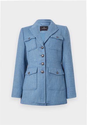 Blå tweedjakke med en teksturert overflate, dobbelknepps lukking, to brystlommer og med reverskrage.