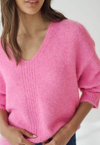Next RELAXED FIT SOFT TOUCH V-NECK  - Pullover - pink bright