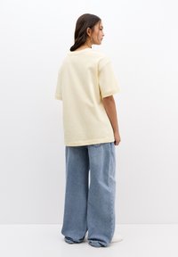 PULL&BEAR Jednoduché tričko - beige
