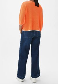 comma casual identity Sweter