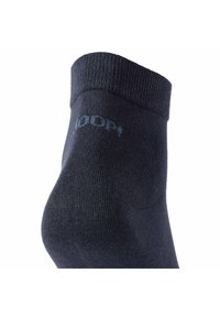 Calzino blu scuro con bordo a coste, texture liscia e tallone rinforzato. Presenta la scritta '100%' stampata in azzurro sul lato.