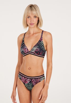 Driekhoek bikini set met een zwarte achtergrond en roze en groene tropische bladeren, zachte stof en contrasterende zwarte afwerking.