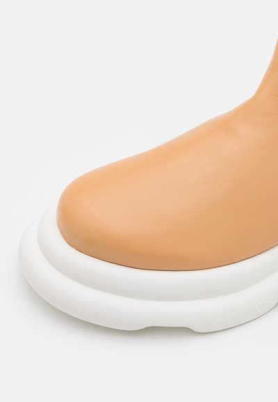 A.W.A.K.E. MODE CASUAL ARIANA BOOT - Μποτάκια πλατφόρμα - beige/white