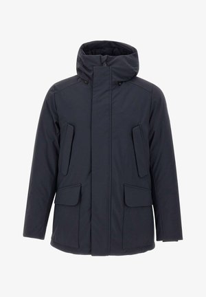 Cappotto imbottito blu navy con colletto alto e cappuccio, dotato di due tasche anteriori e un taglio dritto per una vestibilità comoda.