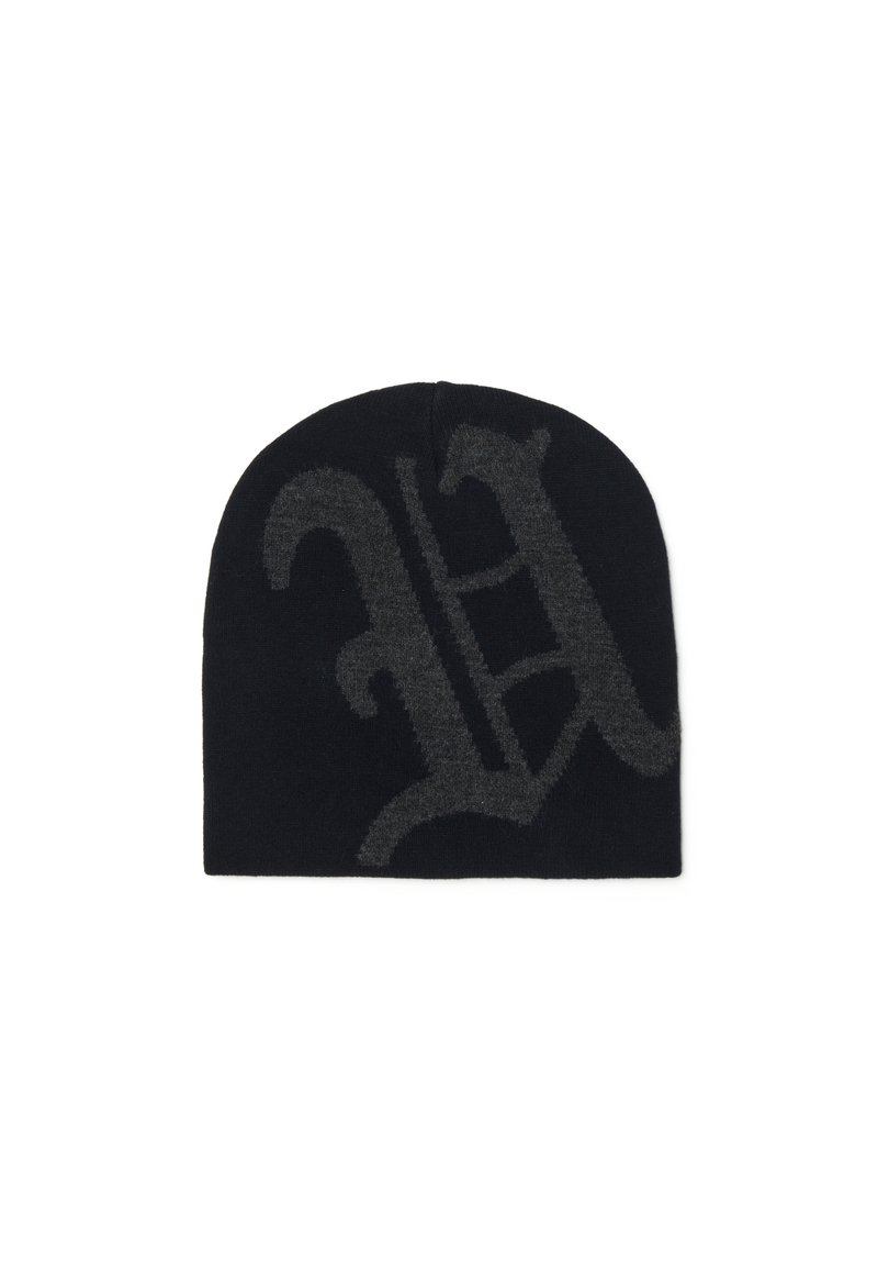 Gorro de punto negro con un diseño de letra estilizada en gris oscuro. Textura suave con una parte superior redondeada y forma ajustada.