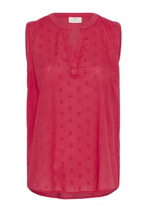 Blouse sans manches rouge avec un décolleté rond et une encolure à encoche. Présente des motifs de cœurs dans un tissu léger et texturé.