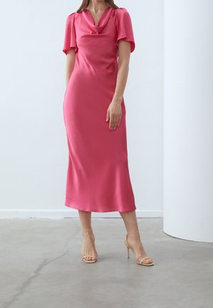 Koktejlové šaty / šaty na párty - pink