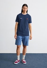 Ellesse BELVIDER TEE - T-shirts print - navy