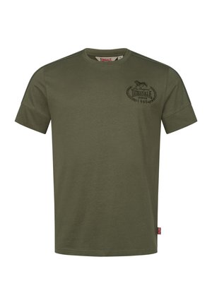 Oliwkowa bawełniana koszulka z okrągłym dekoltem, krótkimi rękawami i wytłoczonym logo na piersi. Posiada boczną metkę z flagą Wielkiej Brytanii.