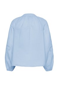 Camicia a maniche lunghe azzurro chiaro con scollo arricciato e dettagli ricamati sulle maniche. Tessuto morbido e leggero con una vestibilità comoda.