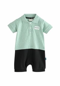 Lys mintgrøn kortærmet romper med struktureret overdel, sorte shorts, tre knapper og et mærke på brystet.