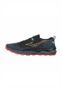 Blaues Sport-Schuhwerk mit strukturiertem Obermaterial, gelben Akzenten und rotem Außensohle. Verfügt über eine gepolsterte Sohle und verstärkten Absatz für Stabilität.
