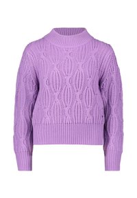 Lila gestrickter Pullover mit hohem Kragen, der ein Zopfmuster, einen gerippten Saum und Bündchen aufweist. Kurze Passform und strukturierte Oberfläche.