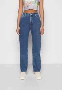 Tommy Jeans JULIE - Calças de ganga de perna direita - denim dark