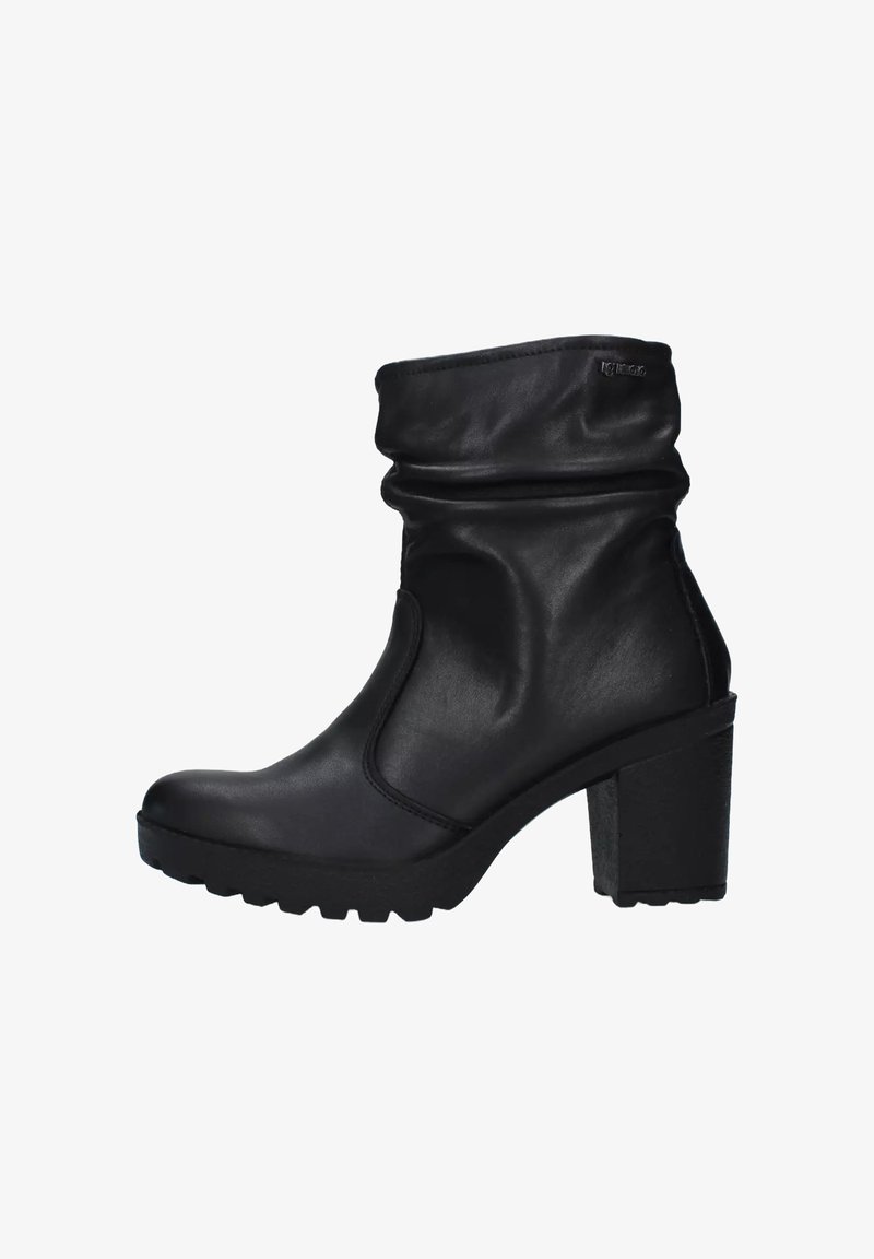 Stivale alla caviglia nero con parte superiore sbiadita, realizzato in pelle liscia. Presenta un tacco spesso e una suola testurizzata per una maggiore aderenza.