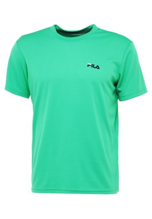 Maglietta sportiva verde semplice a maniche corte con scollatura a girocollo e piccolo logo FILA nero sul petto in alto a sinistra.