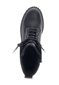 Bottine en cuir noir avec une doublure en laine texturée, œillets en métal, et lacets noirs et gris. Bout rond et semelle en caoutchouc.