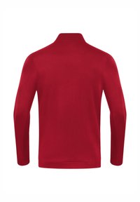 Polo rouge à manches longues avec col, fabriqué dans un tissu lisse et léger. Présente une couleur unie et une coupe ajustée.