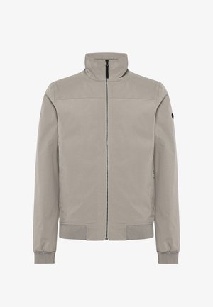 Lysegrå bomberjakke med høj krave, lynlås foran, ribstrikkede manchetter og kant; glat stof med minimal detaljering.