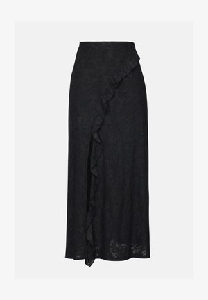 Jupe maxi noire avec volants superposés et fente latérale, présentant un motif floral subtil et un tissu léger et texturé.
