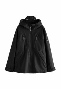 Schwarze Jacke mit Kapuze, mit Reißverschlusstaschen vorne, verstellbaren Bündchen und einem auffälligen Markenlabel am Arm. Glatte Textur.