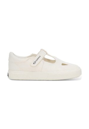Sneaker in tela bianca con design a intaglio, cinturino in Velcro, suola testurizzata e accentuazione del marchio. Leggera e traspirante con una forma classica.
