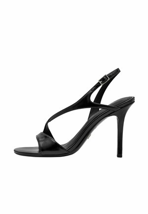 Sandales à talons hauts en cuir noir avec un design à lanières, bout ouvert et bride de cheville ajustable. Texture lisse avec une finition brillante.