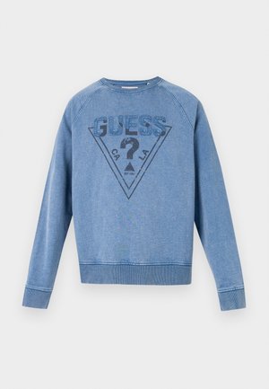 Lichtblauwe crewneck sweatshirt met het "GUESS" logo, een vraagteken en de tekst "CA LA" binnen een driehoek aan de voorkant.