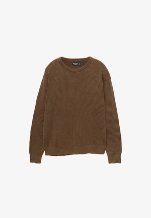 Brun ribbad stickad tröja med rund halsringning och långa ärmar. Har en avslappnad passform och en texturerad yta.