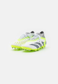 adidas Performance PREDATOR ACCURACY 1 - Fußballschuhe für festen Untergrund - footwaer white/core black/lucid lemon