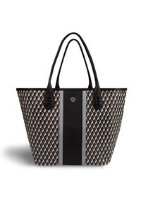 Sac en toile tressé avec des motifs géométriques en beige et noir, doté de poignées en cuir noir et d'une bande noire centrale avec des accents argentés.