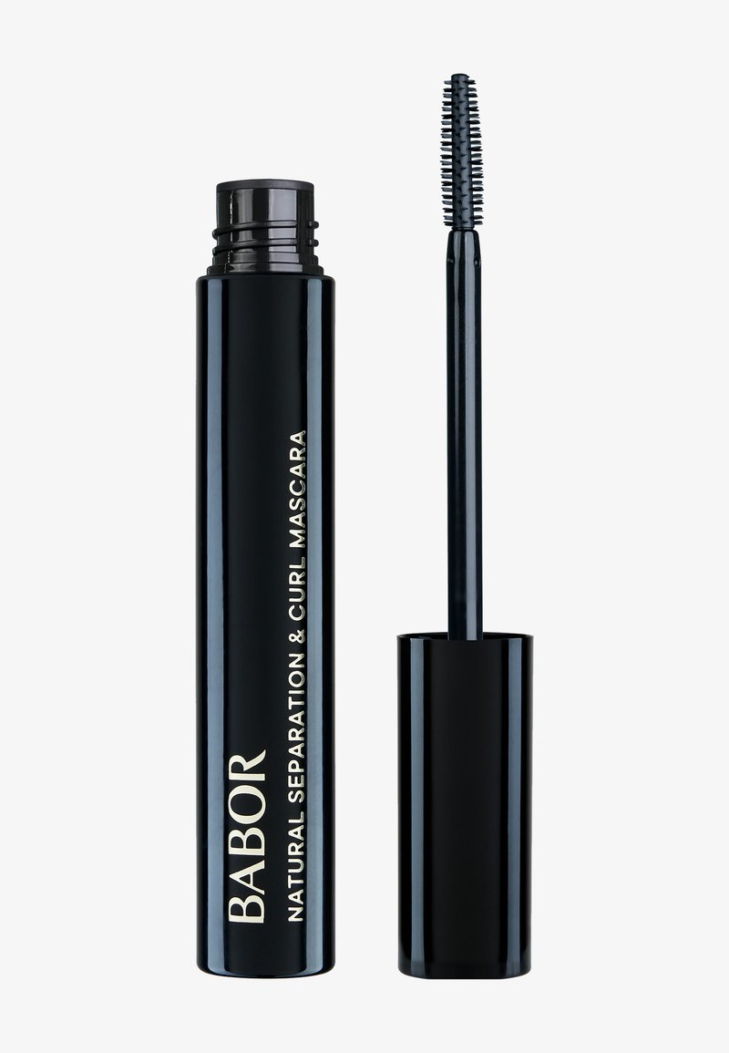 Babor Natural Separation & Curl Mascara in einer schlanken schwarzen Tube mit einem gerippten Bürstenapplikator, der silberne Schriftzüge auf dem Etikett aufweist.