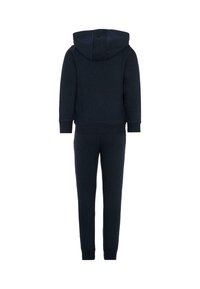 Felpa con cappuccio di un blu navy scuro e pantaloni jogger abbinati mostrati da dietro, con polsini a coste e cappuccio.