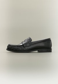 Ausgewählt, triple black
