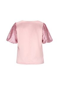 Rosa bluse med korte, puffede ærmer med en paillet tekstur. Glat stofkrop med et simpelt bagdesign og rund kant.