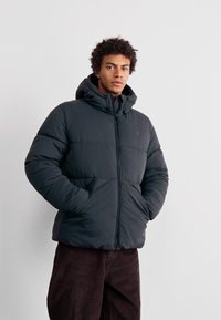 Champion Rochester ICONS HOODED JACKET - Vinterjakke - black