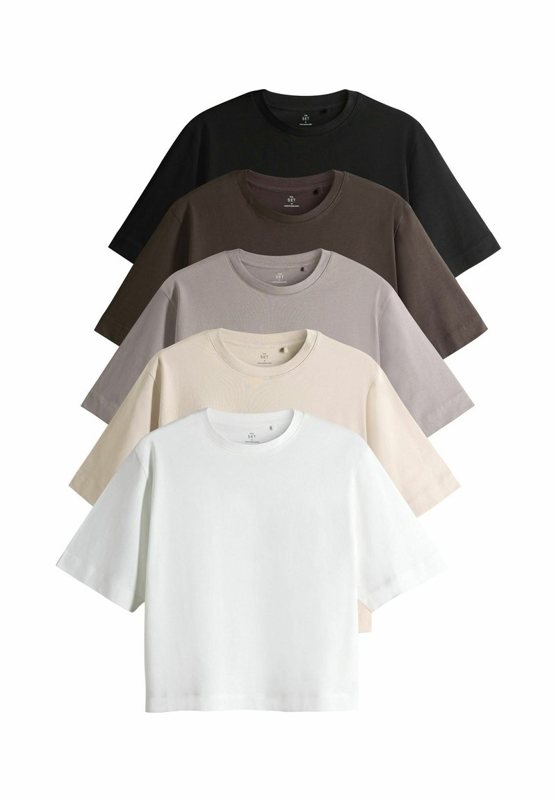 Fünf kurzärmlige T-Shirts in verschiedenen Farben: Schwarz, Dunkelbraun, Hellgrau, Beige und Weiß. Hergestellt aus Baumwolle mit einem klassischen Schnitt.