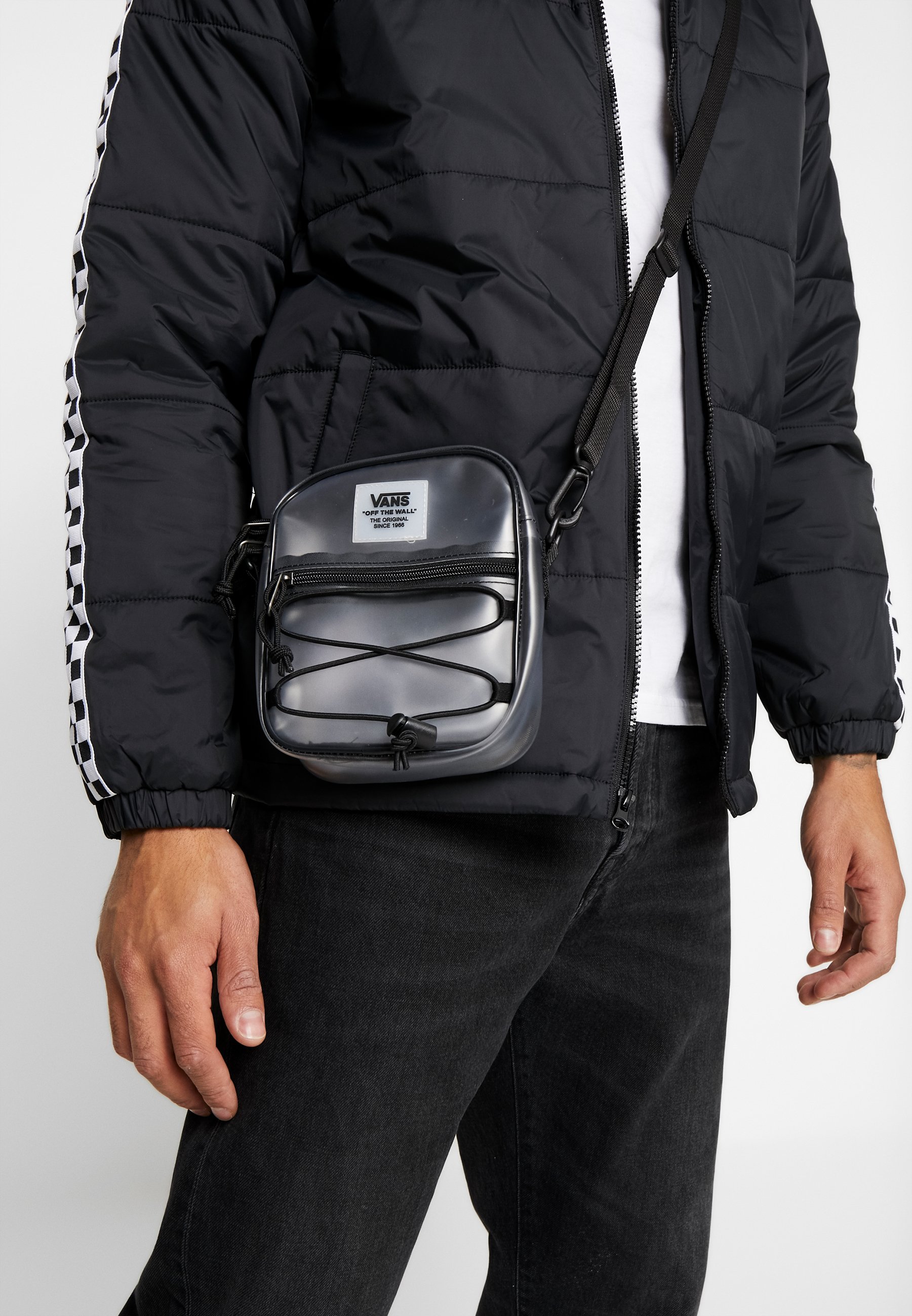 vans bail shoulder bag black