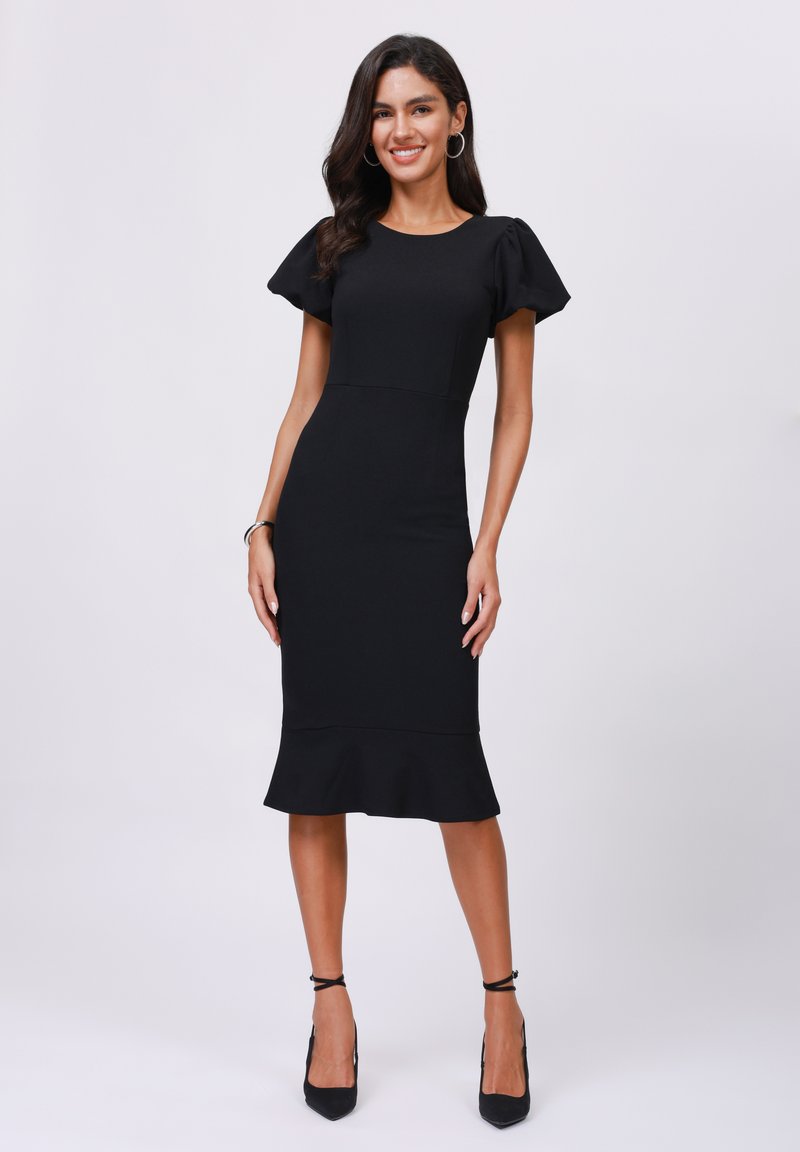 Robe noire ajustée avec de courtes manches bouffantes et un ourlet évasé. Fabriquée dans un matériau texturé, elle présente un décolleté épuré et une silhouette lisse.