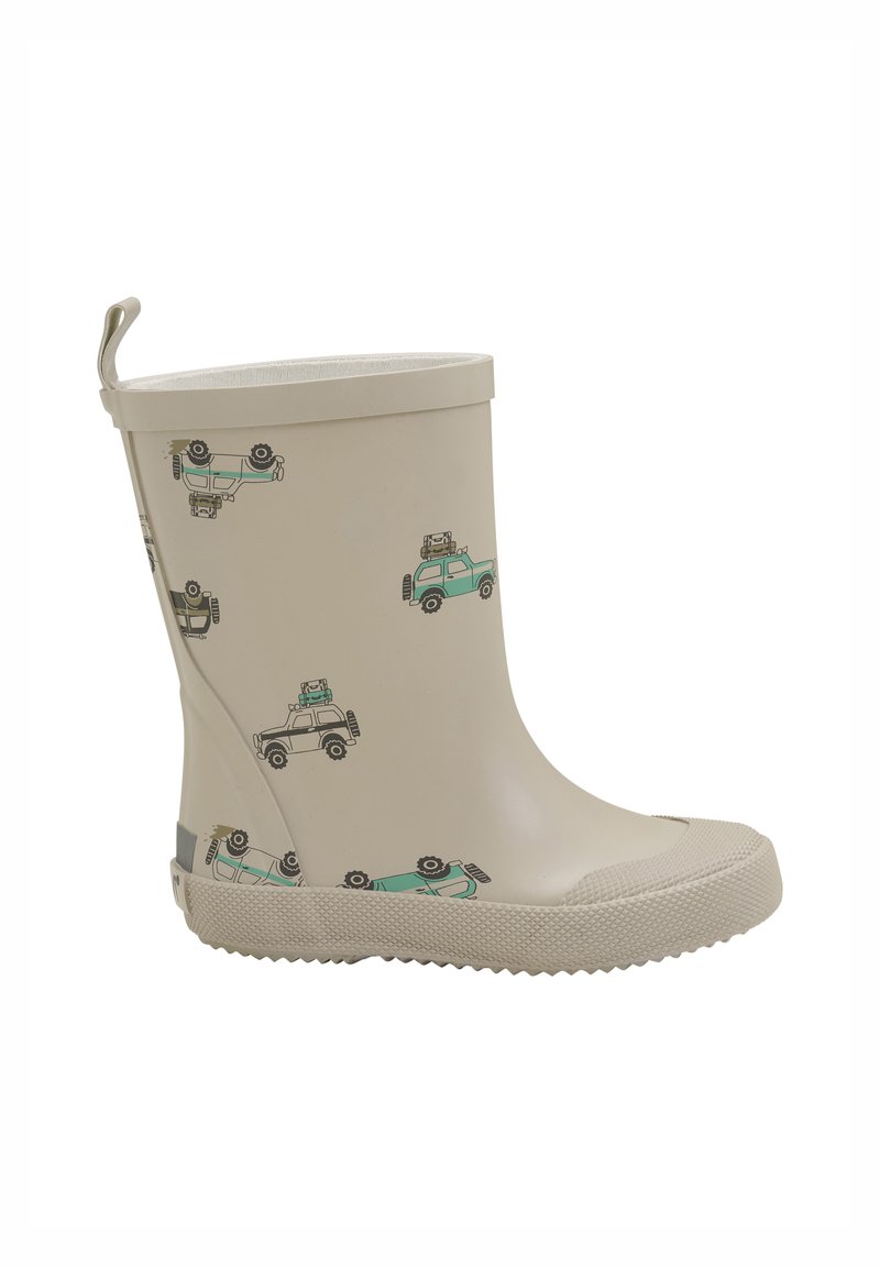 Botte de pluie en caoutchouc beige avec des motifs de véhicules noirs et verts. Semelle blanche texturée et tirette à l'arrière pour un enfilage facile.