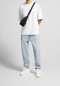 Bershka Vaqueros rectos - light blue
