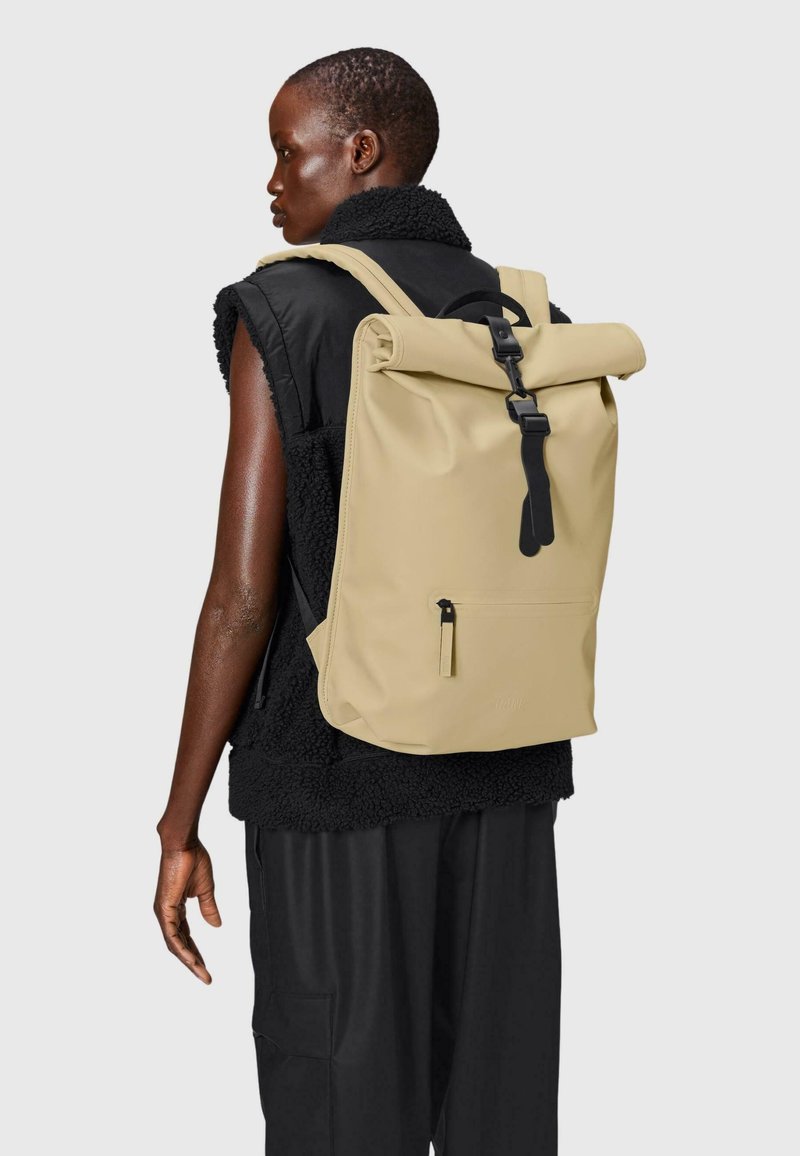 Rains - ROLLTOP - Sac à dos - sand, Agrandir