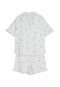 Biały komplet piżamowy z lekkiego materiału, składający się z koszuli na guziki z krótkimi rękawami oraz szortów z czerwonymi wzorami w kształcie serc i falbankowymi wykończeniami.