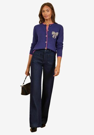 Love & Roses, CREW NECK LEOPARD BOW DETAIL KNITTED CARDIGAN - Chaqueta de punto - purple