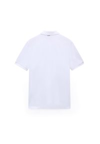 Polo blanc à manches courtes, col plat et tissu légèrement texturé ; comporte un petit accent rouge et bleu au niveau de l'encolure arrière.