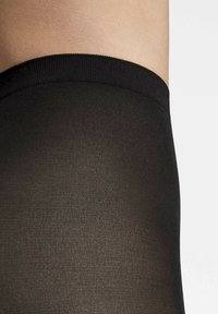 Collant neri trasparenti con una superficie liscia e una fascia elastica larga. Il tessuto appare leggermente traslucido con una finitura uniforme.
