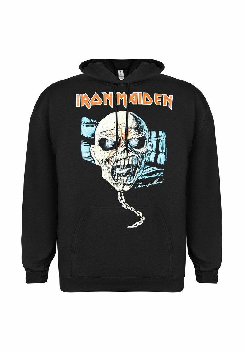 Felpa nera con cappuccio caratterizzata da una grande stampa grafica di un teschio con catene. Testo "Iron Maiden" in arancione sopra il disegno. Texture morbida, vestibilità standard.