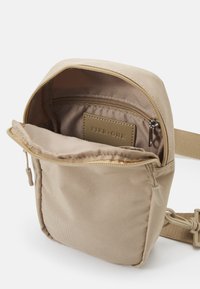 Pier One UNISEX - Rumpetaske - 704 - beige