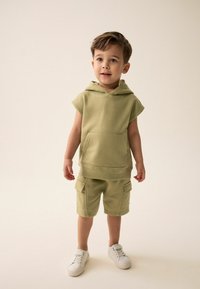 Next SHORT SLEEVE SET - REGULAR FIT - Pulover s kapuco - khaki green