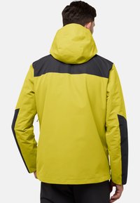 Giacca impermeabile gialla e nera con cappuccio, design snodato e blocchi di colore a contrasto sulle spalle e sulle maniche.